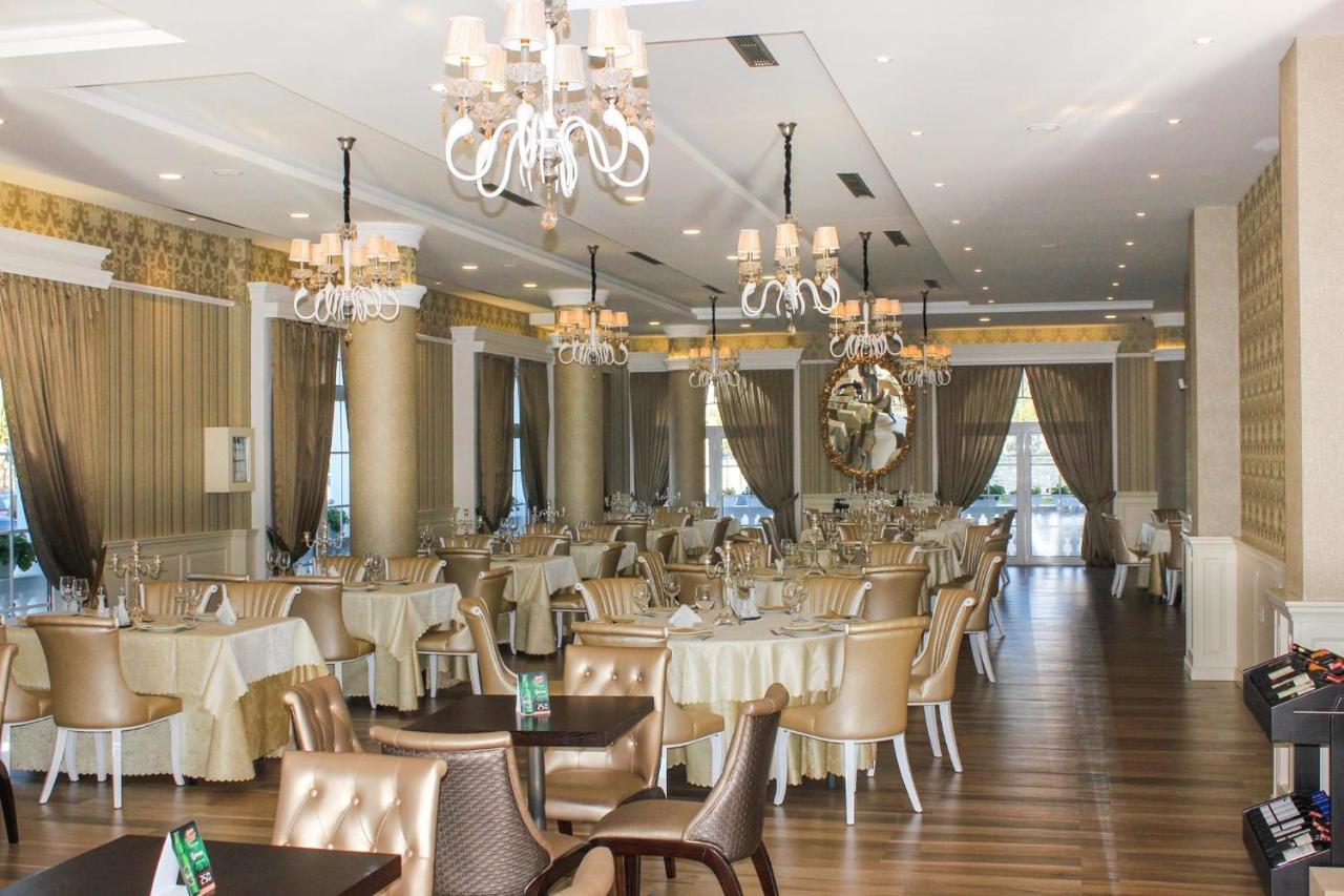The King Resort Bërxull Esterno foto