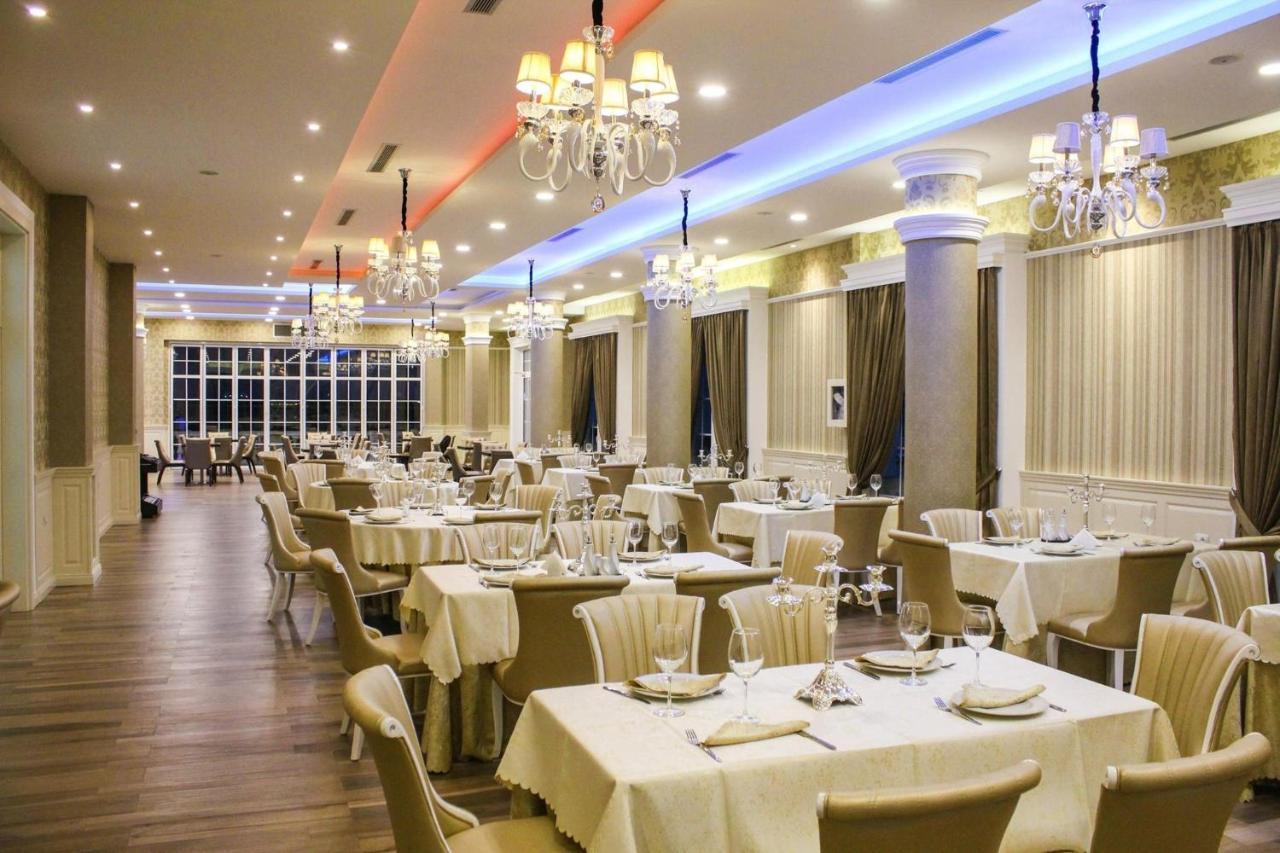 The King Resort Bërxull Esterno foto
