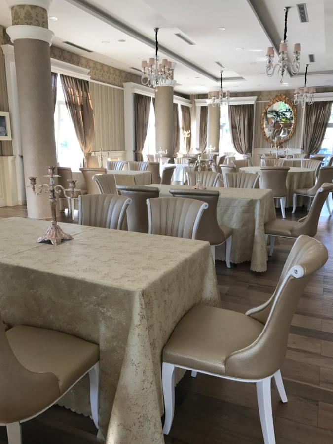The King Resort Bërxull Esterno foto