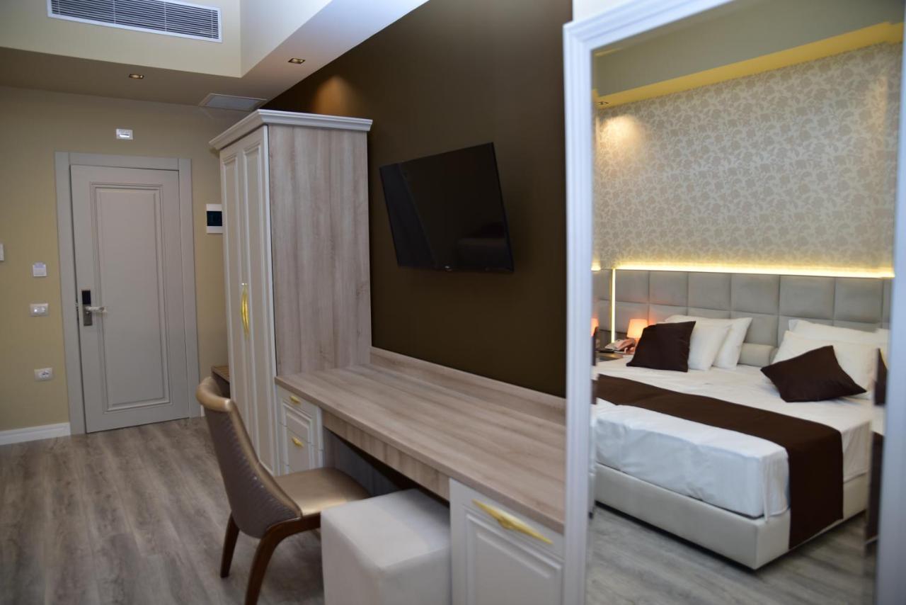 The King Resort Bërxull Esterno foto