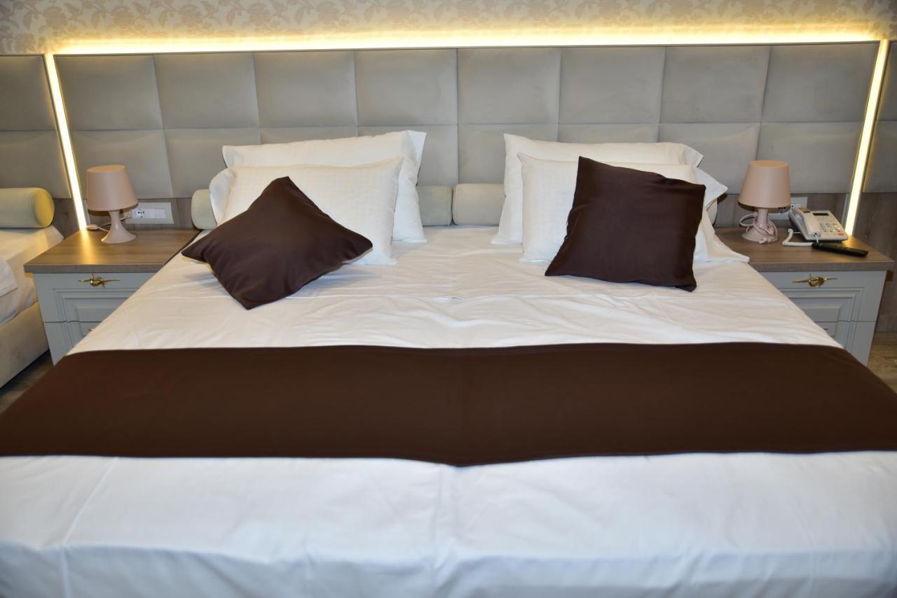 The King Resort Bërxull Esterno foto