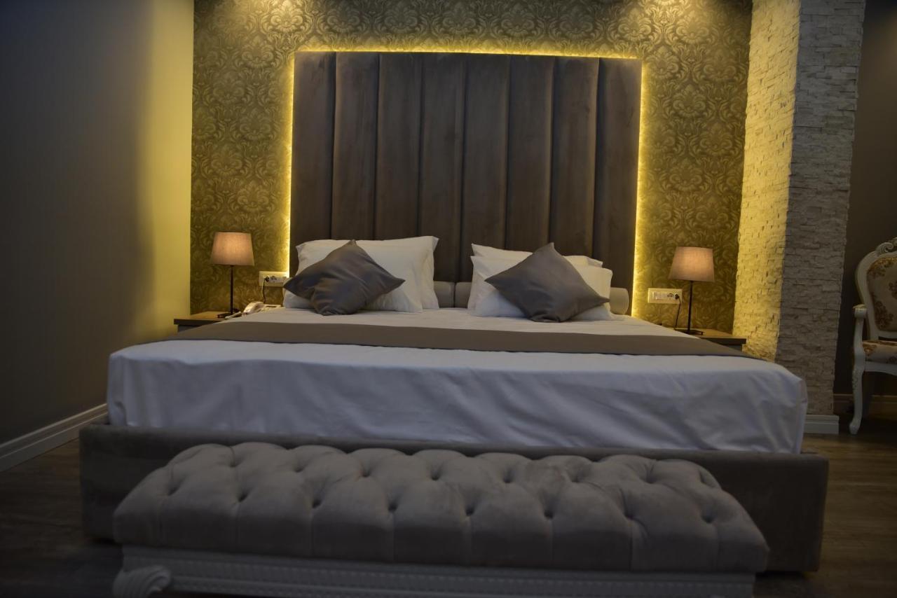The King Resort Bërxull Esterno foto