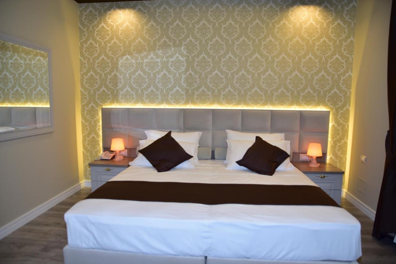 The King Resort Bërxull Esterno foto
