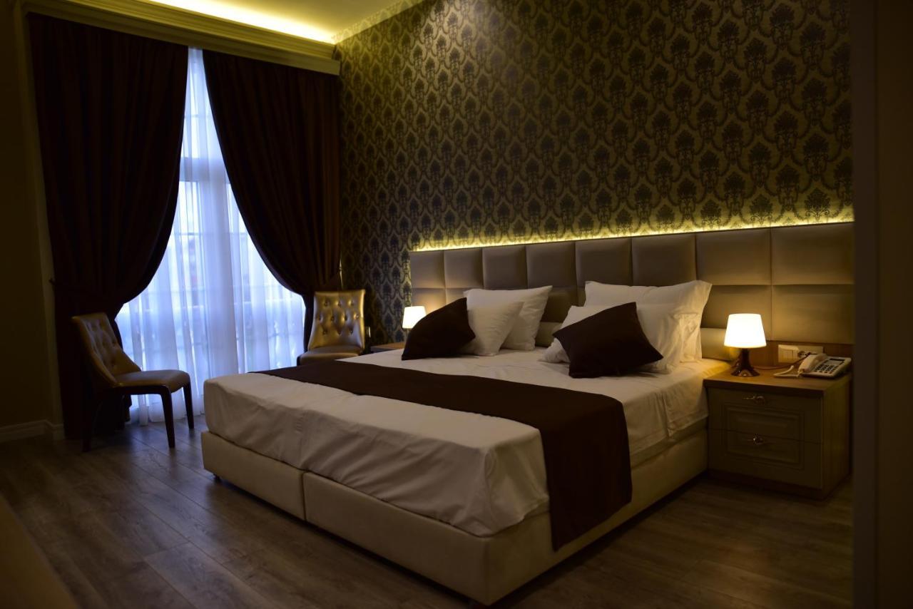 The King Resort Bërxull Esterno foto