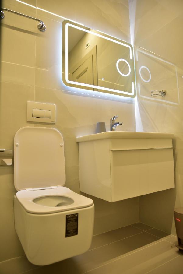 The King Resort Bërxull Esterno foto